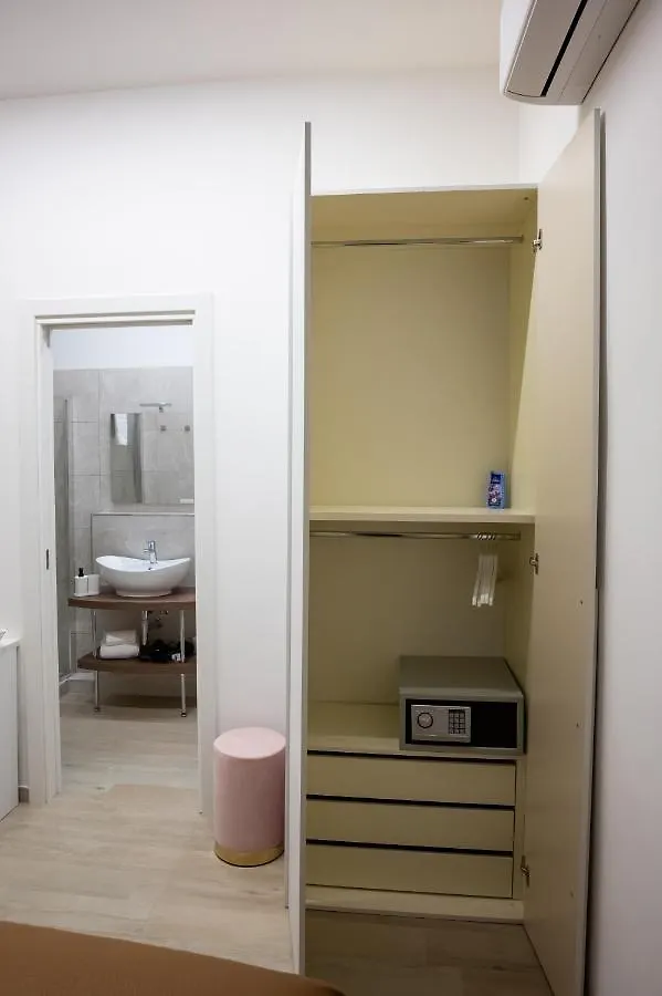 Bed & Breakfast K-Home Naples Italy